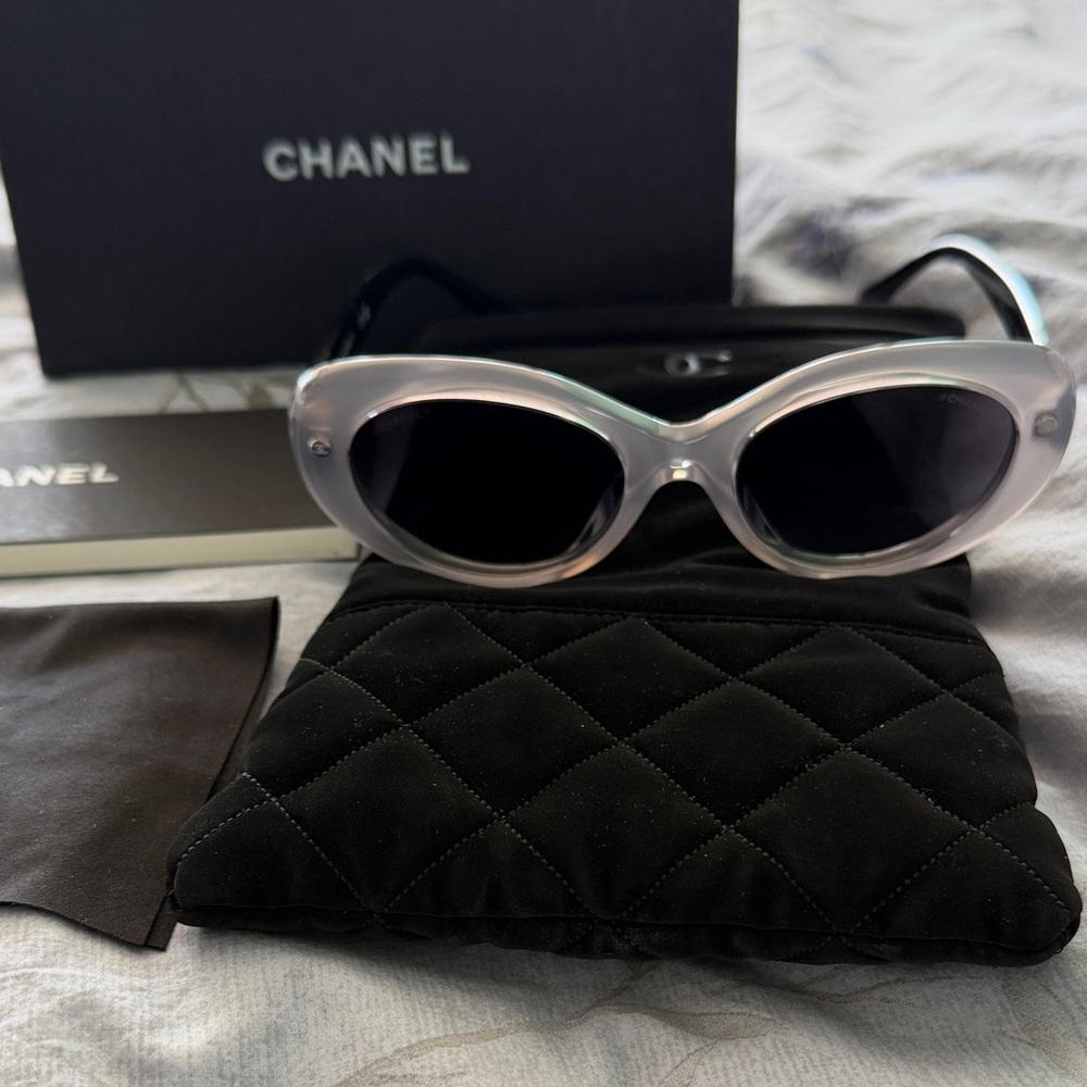 CHANEL Exclusive Grey Black Sunglasses Rare Frame Full Set | Excellent Condition